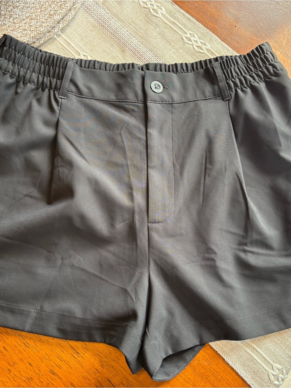 Beyond Yoga women’s pleated Front Shorts
